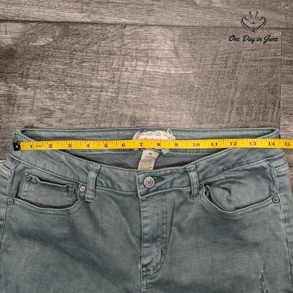 Altar'd State Skinny Stretch Jeans Size 5 - Picture 3 of 6